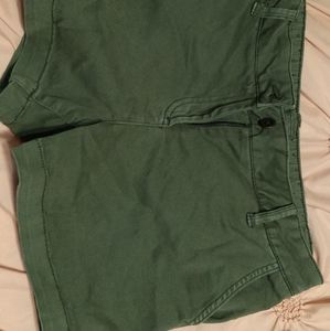 Land 'n Sea size 6 Olive color